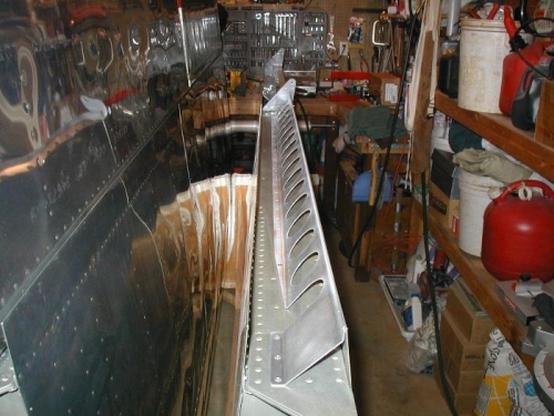 Flap brace on the right wing