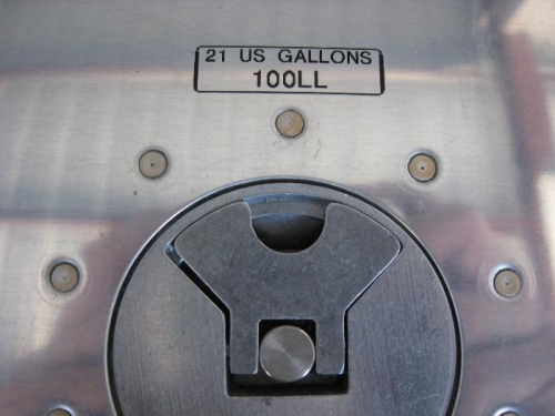 Fuel capacity and type label