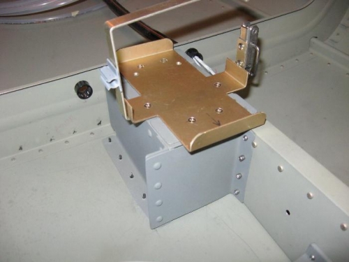 Base plate for ELT secure with 6 x #6 nutplates