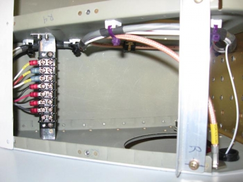 Right wing root wiring