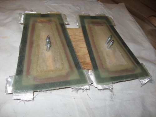 The cowl flap have their 3 layers and now curing...