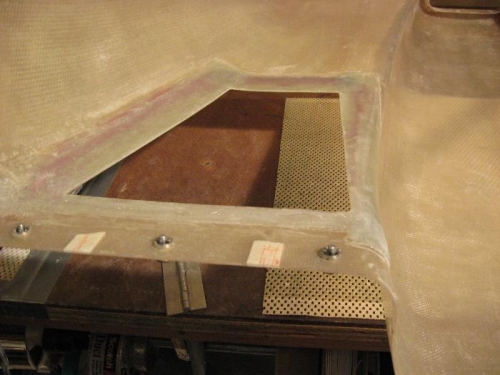 Meanwhile, cleaned up the left side cowling