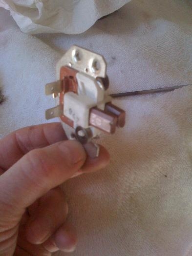 This brush set needs to mount...