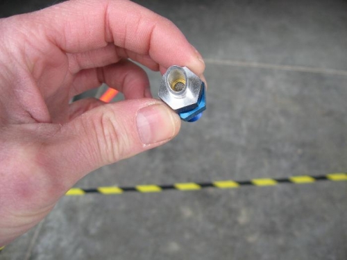 Fuel Vent fitting with built-in screen