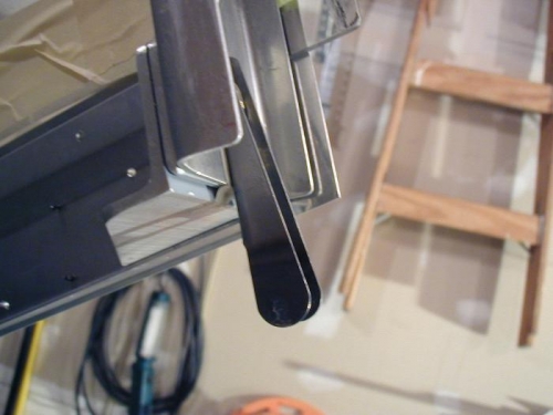 Right side latch finger