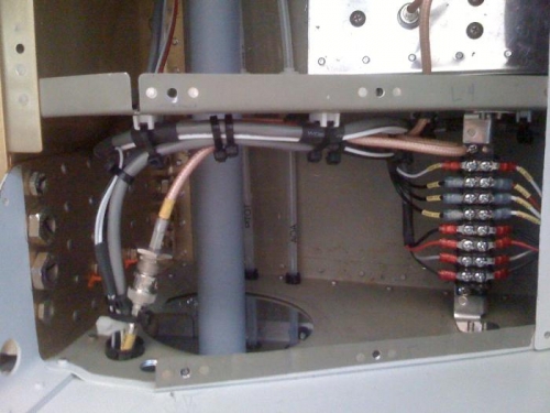 Wiring bundle in the left wing root