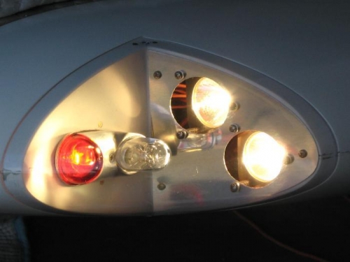 Left wingtip lighting lit up!