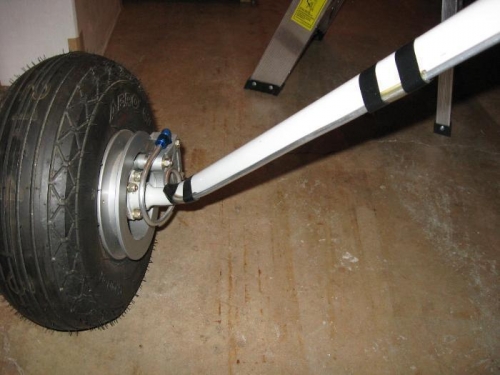 Right brake line down gear leg to brake cylinder
