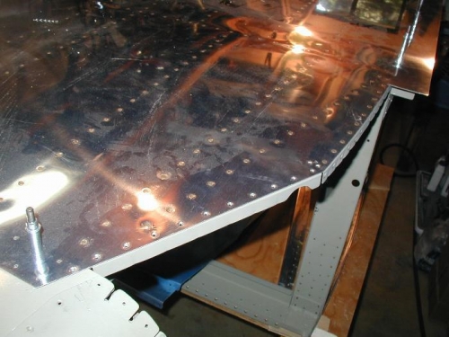 F-623 L riveted to bottom skin