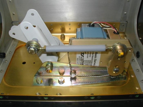 Right wing with AP servo