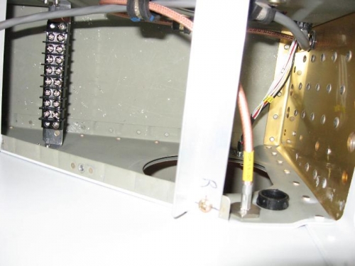 Right wing root terminal strip