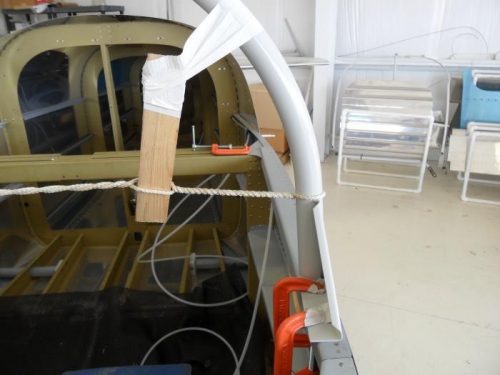 This is one way to pull the roll bar together