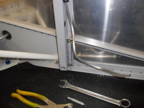 Forward fuel tank attach bracket initiall fitting