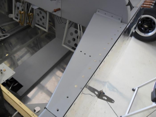 Forward fuselage deck