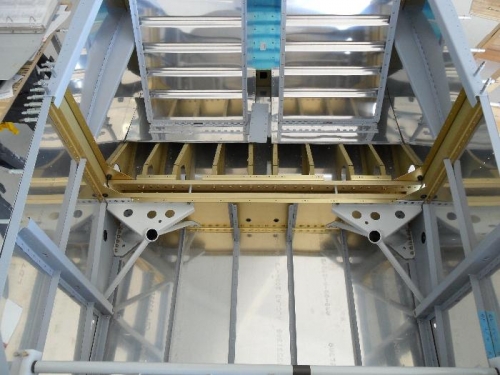 Both gear mounts are in