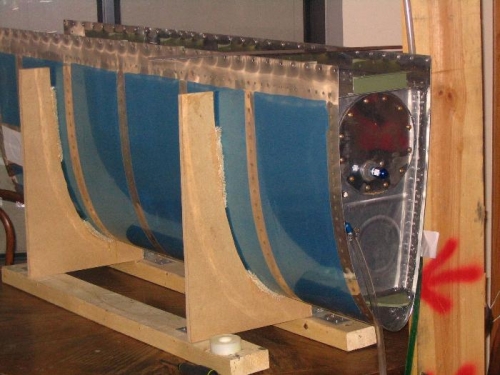 Manometer connected to tank