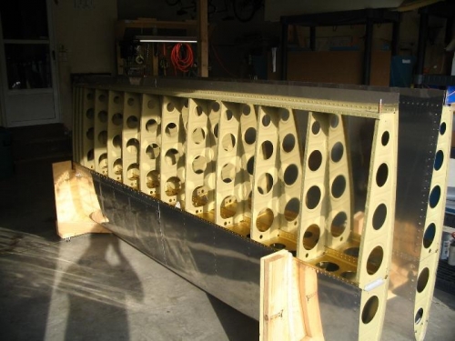 Right wing underside