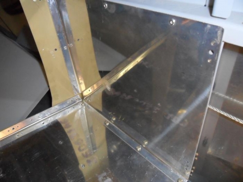 Baggage aft side wall installed