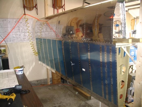 The left upper wing skins are on!