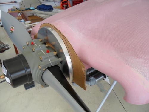 Cardboard spacer between cowl and spinner hub