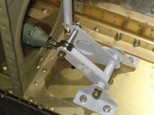 Right wing bellcrank