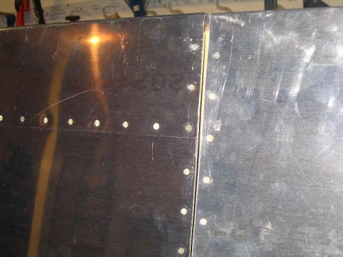 Right wing flap/aileron fitting