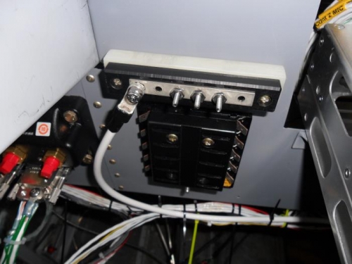 Power distribution bus