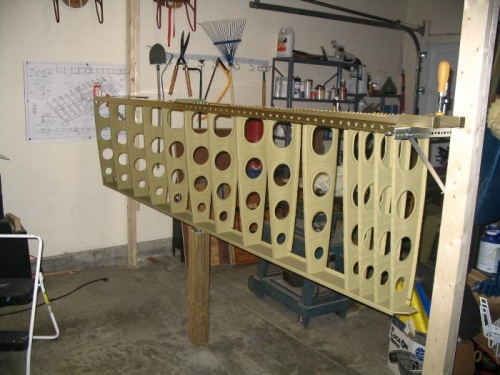 Wing on stand with 4 x 4 supporting center section