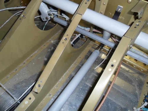 Forward elevator push rod