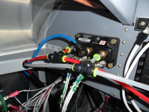 GSU 25 plumbed with pitot (red), static (white) and AOA (blue)