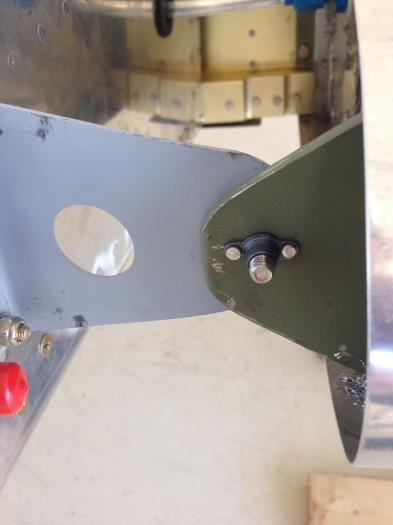 Tank to fuselage attach bracket