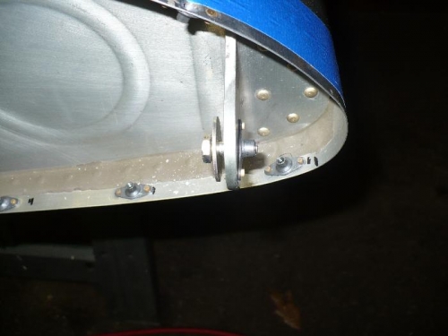 Forward wing support