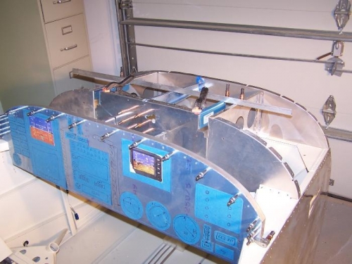 Release handle comes out above audio panel