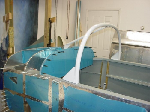 Here I have set the roll bar on the fuselage.