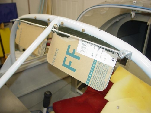 Here both sunvisors are mounted.