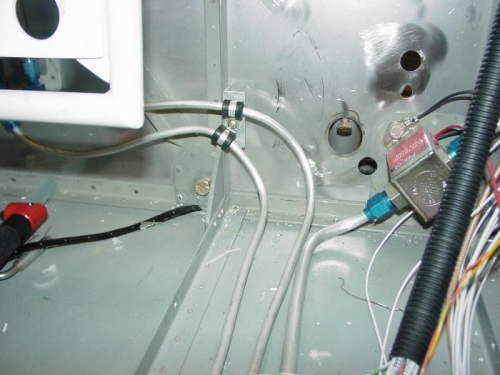 Here are the brake lines mounted to thye bracket