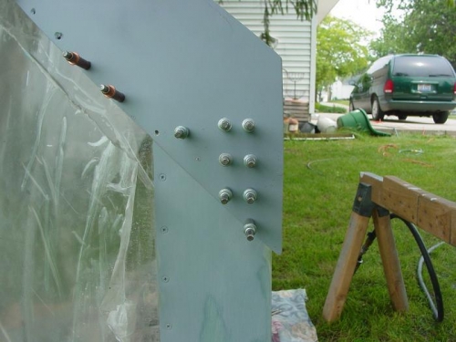 The rear skirt is longer than the side skirt.