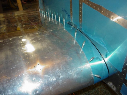 Here is the gap fairing on the top of the wing.