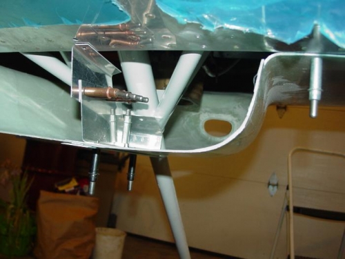 Here is wher the bracket will locate the cowling to the fuselage.