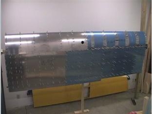 Fit the right fuel tank to the right wing.