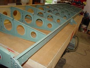 Riviting the ribs to the rear spar.