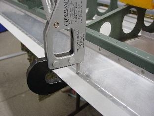 Hand squeezer on a rivit.