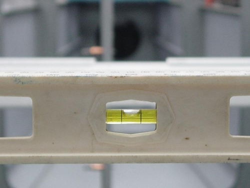 This showes the center section being leval from side to side.