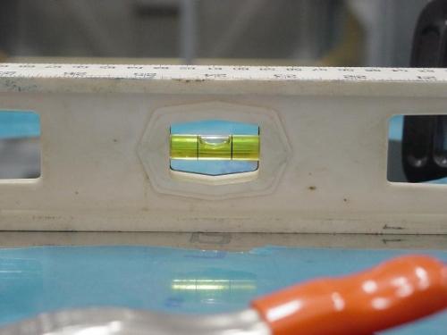 This showes the rear deck plate being leval before I driiled and clecoed it to the longerons.