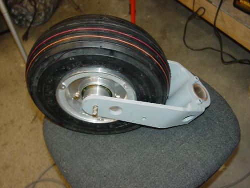 Here is the wheel mounted in the nose fork.