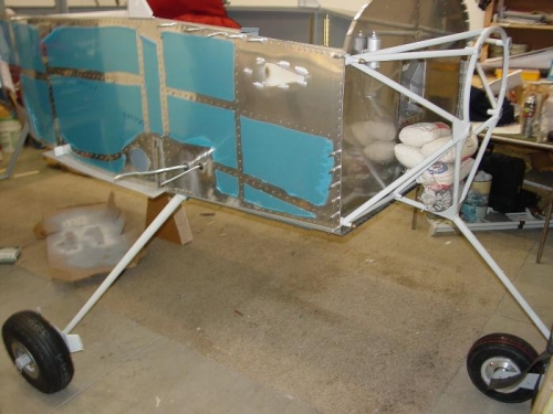 Here you can see the landing gear mounted from the right side.