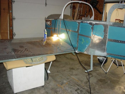 Here the left wing is mounted.