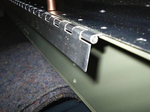 Elevator hinge installed on horizontal stabilizer