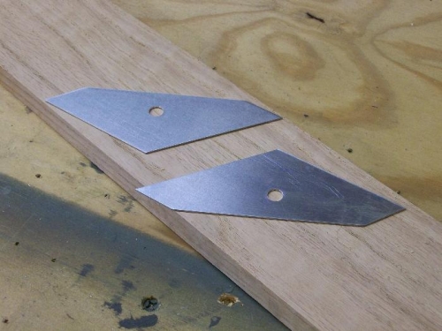 Seat belt doubler plates