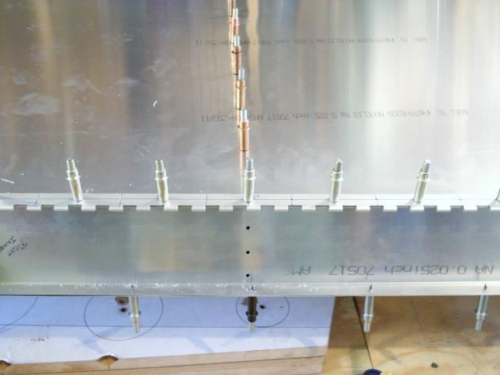 Rivet line extends from rib to hinge